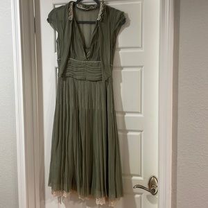 Elie Tahari Sage green 100% silk dress, size 4
